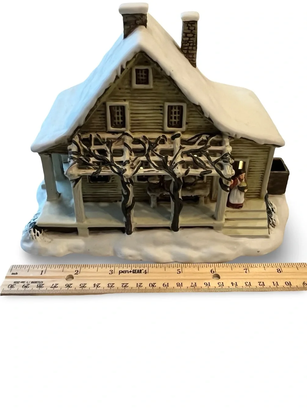 Currier & Ives Collection The Old Farm House  Holiday Collectible Light Up House